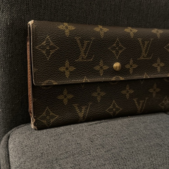 Louis Vuitton Wallet - Monogram Sarah Trifold Wallet - Picture 5 of 16